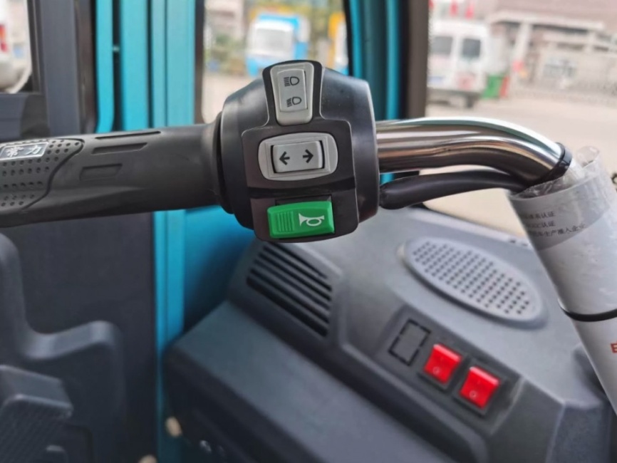 Трицикл грузовой GreenCamel Тендер D1500 (60V 1000W) кабина, понижающая фото 11